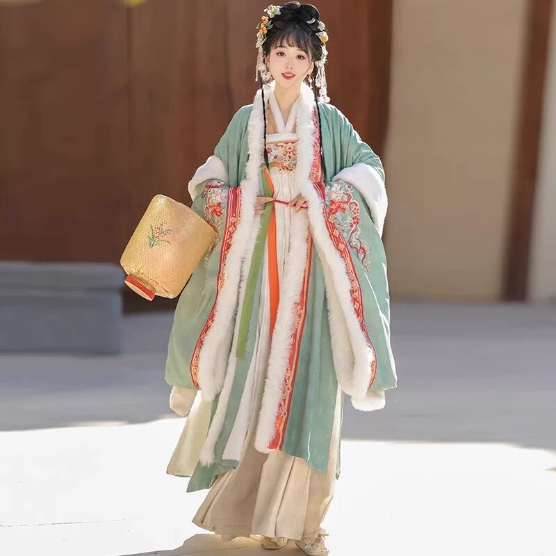 The Elegance of Pear-Shaped Cheongsam:A Closer Look into Traditional Chinese Attire The Elegance of Pear-Shaped Cheongsam:A Closer Look into Traditional Chinese Attire