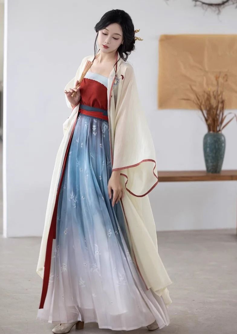 The Splendor of Hanfu Dragon Robes and the Legend of Guanghan Palace The Splendor of Hanfu Dragon Robes and the Legend of Guanghan Palace