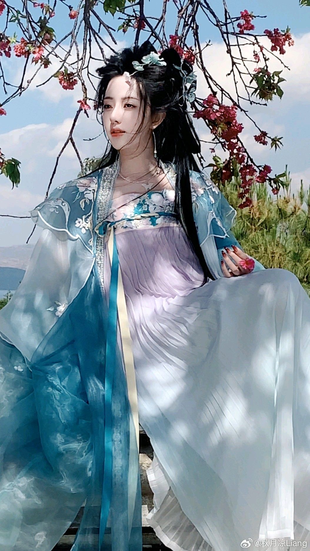 Little Girls Traditional Chinese Hanfu Costumes for Winter and Spring Holiday Visits Little Girls Traditional Chinese Hanfu Costumes for Winter and Spring Holiday Visits