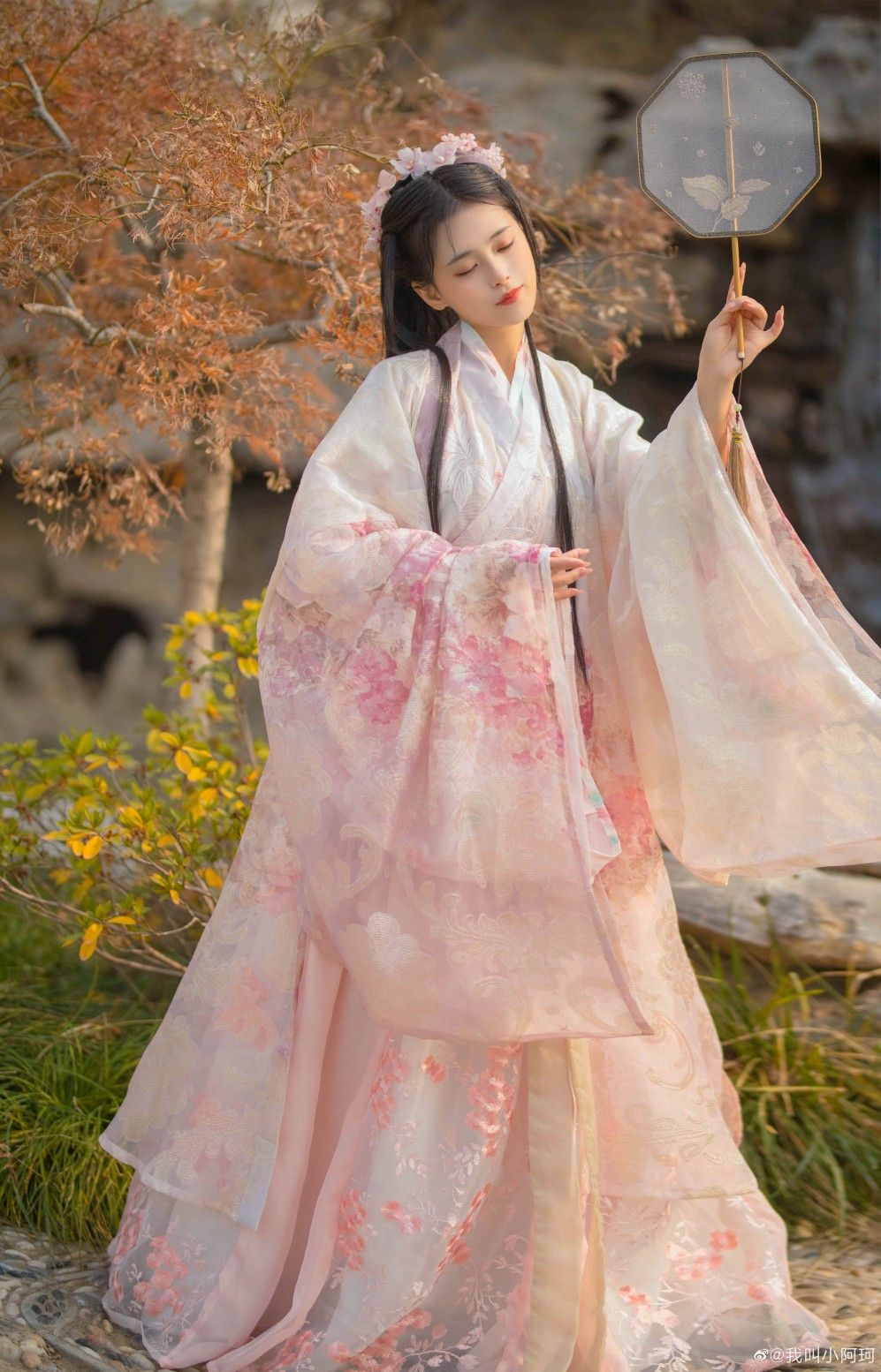 The Comfort of Traditional Hanfu for a 10-Year-Old Girl on a Summers Day The Comfort of Traditional Hanfu for a 10-Year-Old Girl on a Summers Day