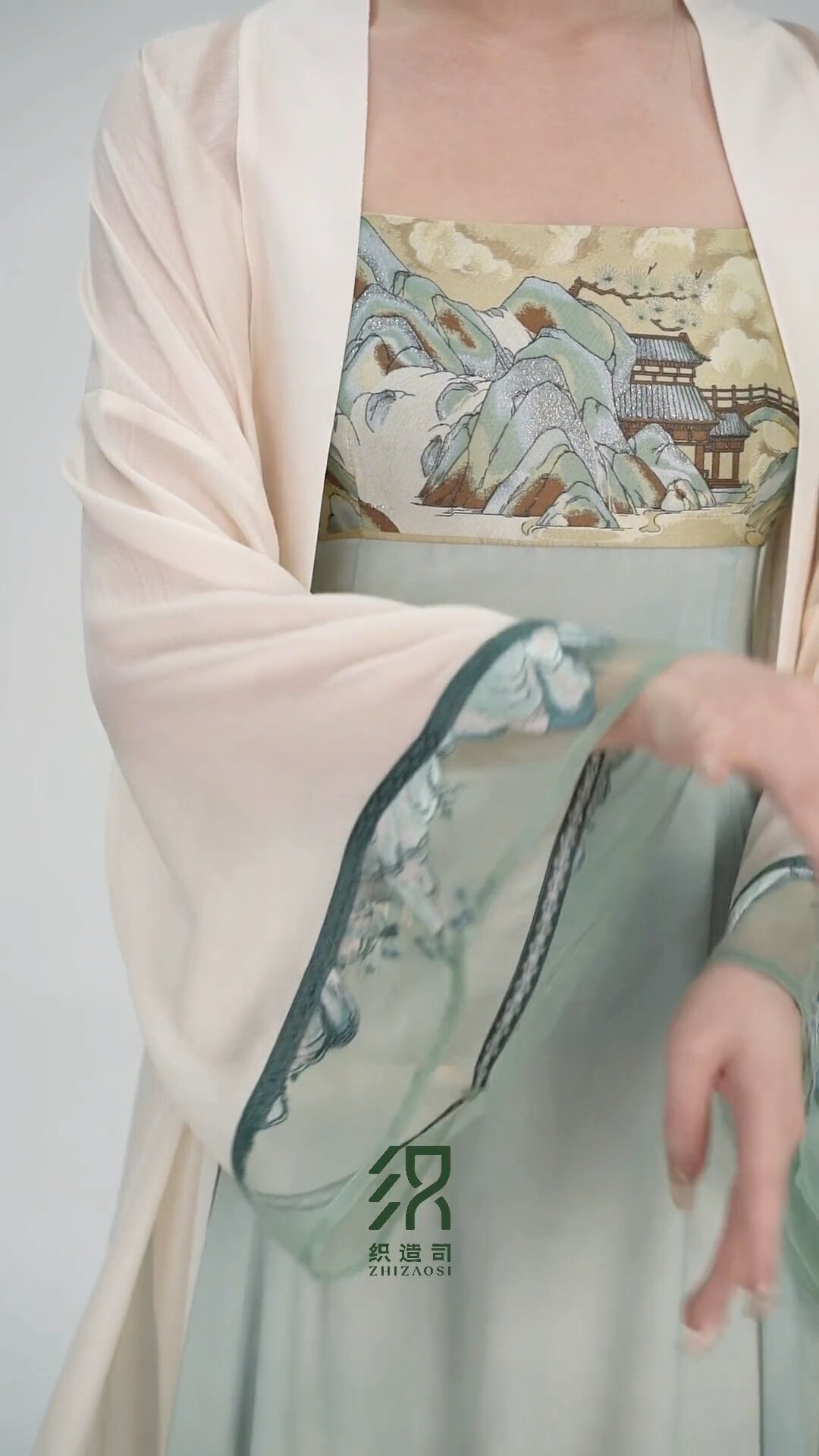 Exploring the Elegance of Hanfu:A Three-Piece Set from the Song Dynasty