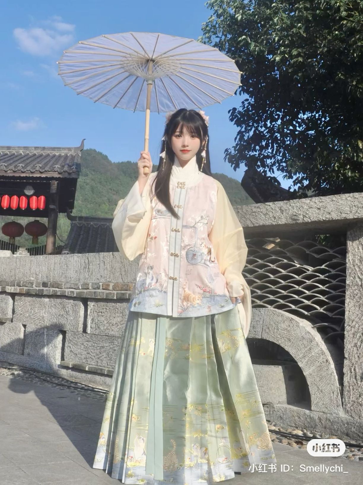 The Charm of Cheongsam Shorts:A Two-Piece Fashion Statement