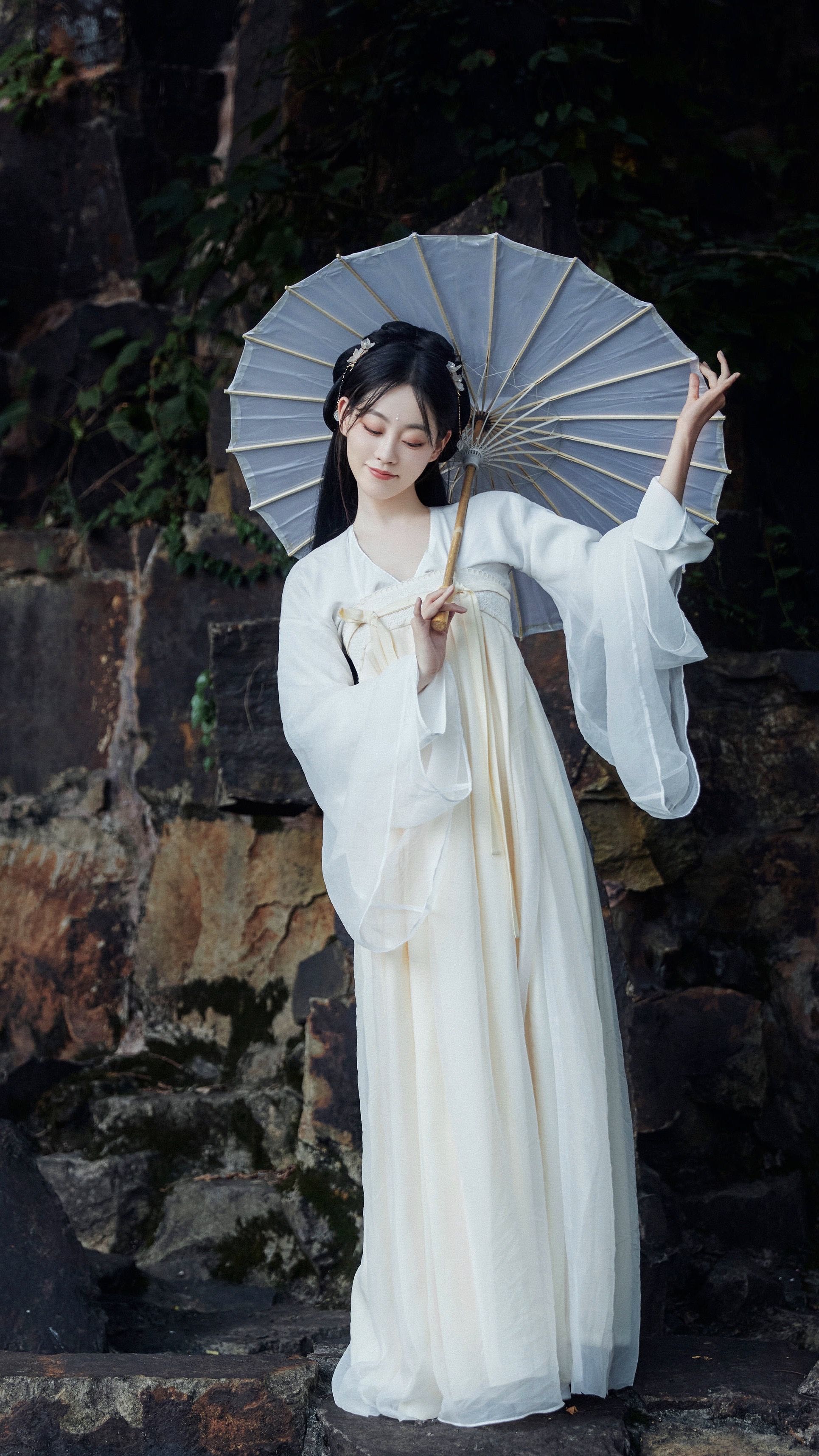 The Equestrian Elegance of a Horse-Face Skirt Wedding Ensemble