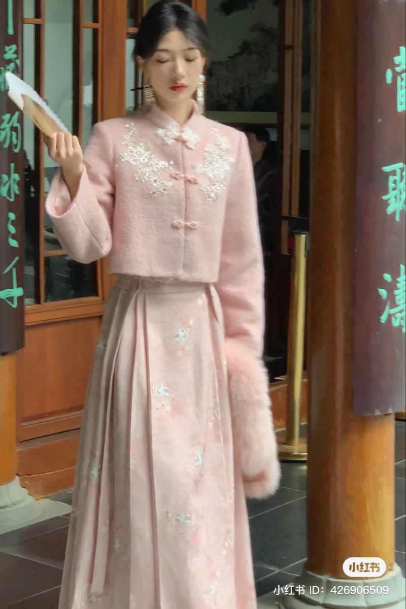 Slimming Cheongsam for a Youthful Look
