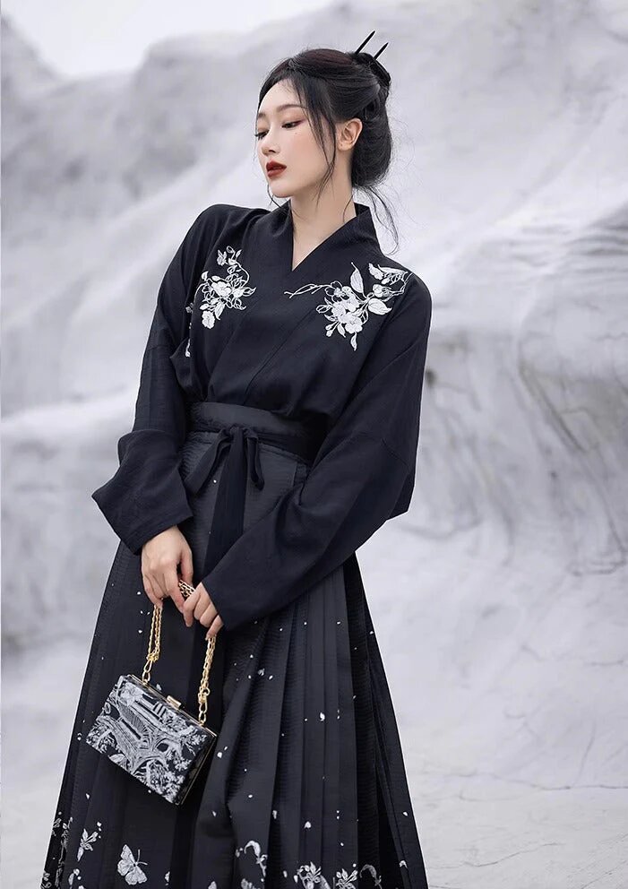 Original Black Horse-Face Skirt:A Fashion Statement of Unique Style Original Black Horse-Face Skirt:A Fashion Statement of Unique Style