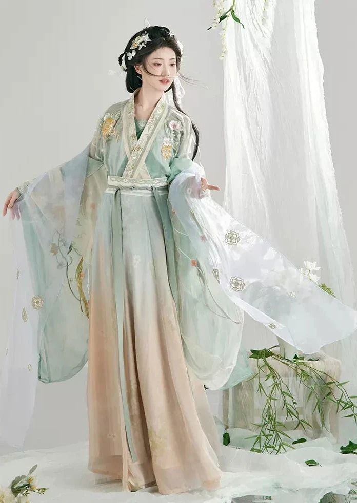 A 2025 Girls Hanfu New Years Outfit:The Pink Salute to Tradition