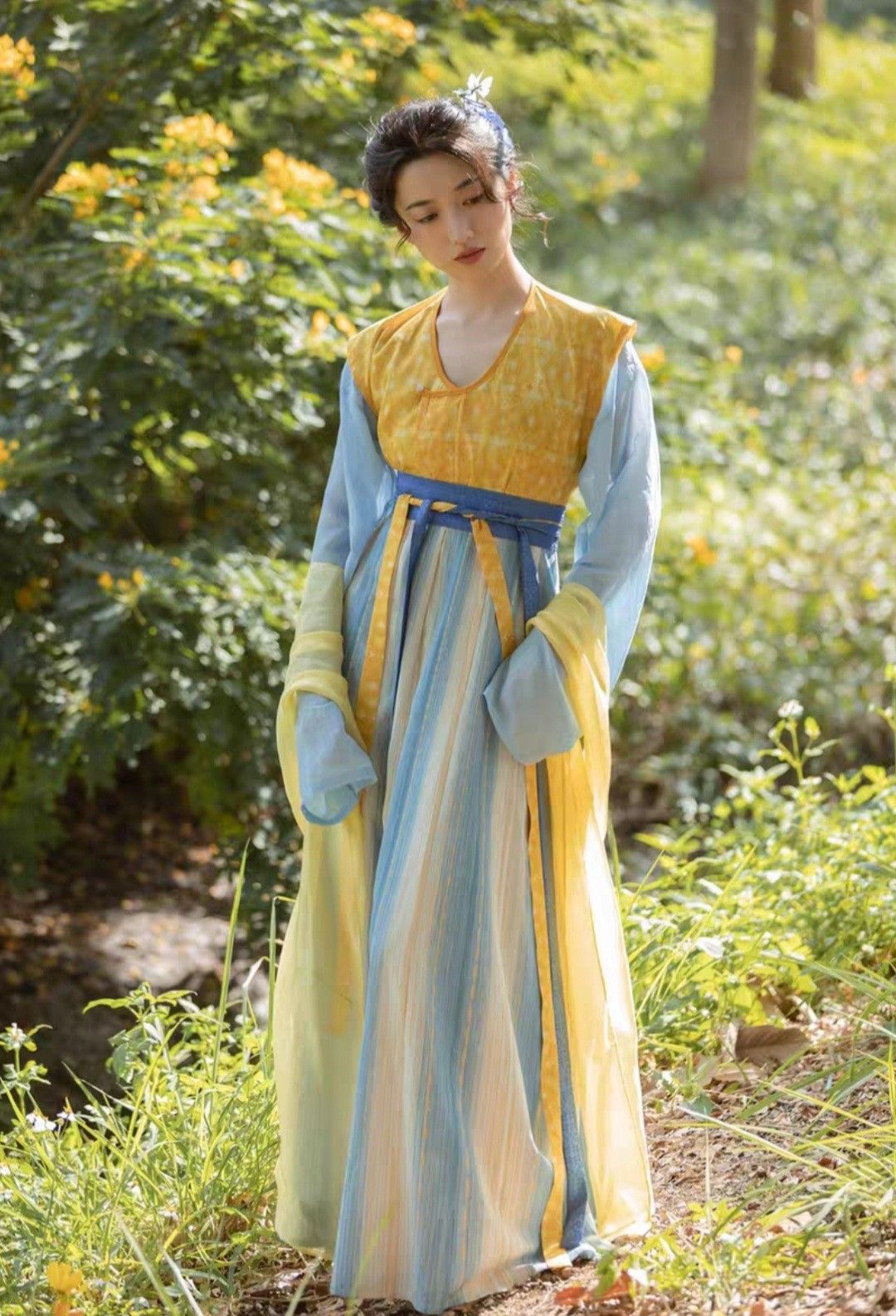 Off-shoulder and Neck-hanging Cheongsam:A Blend of Traditional Elegance and Modern Glamour Off-shoulder and Neck-hanging Cheongsam:A Blend of Traditional Elegance and Modern Glamour