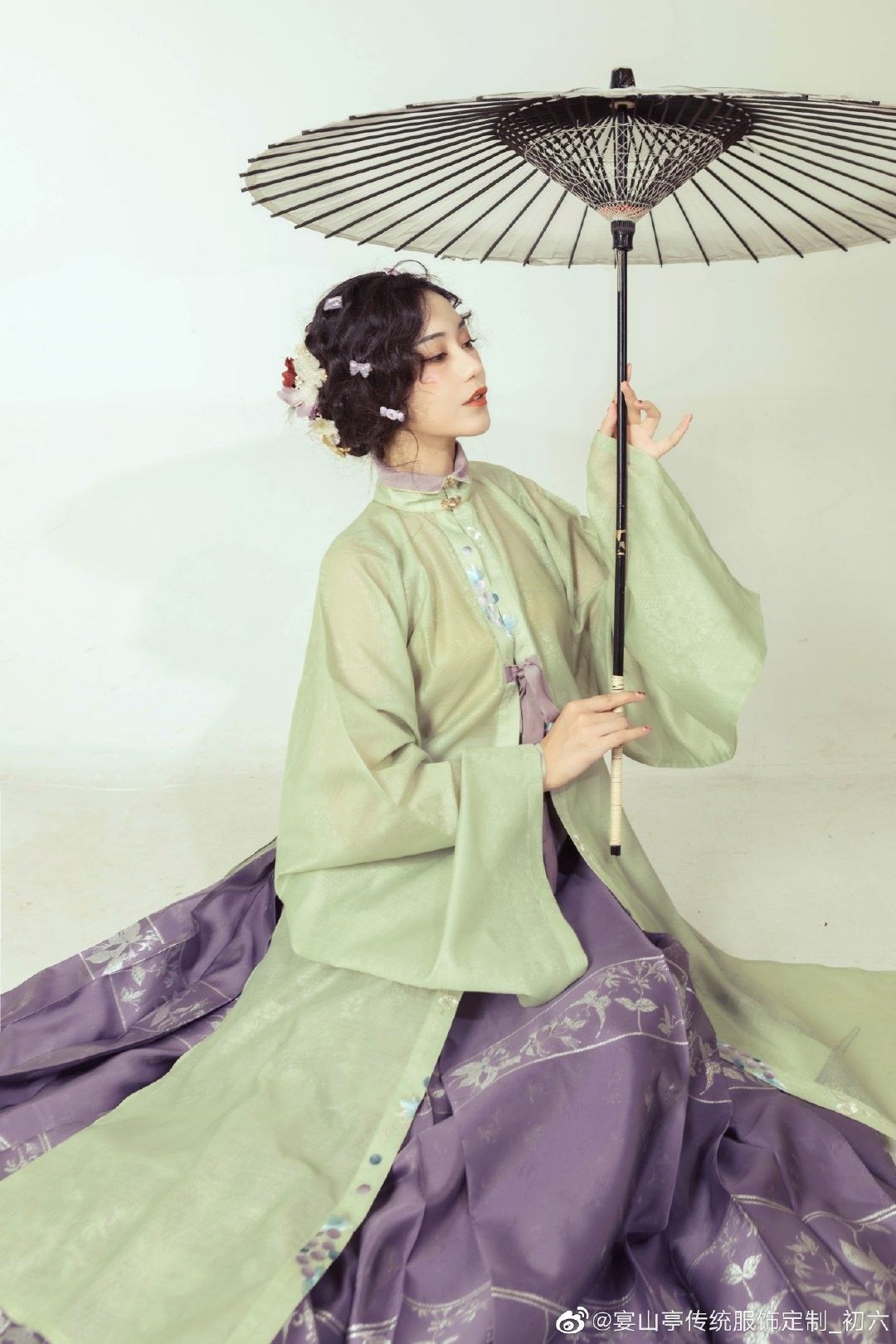 Embracing Traditional Elegance:The Youthful Qipao in Modern Odyssey Style Embracing Traditional Elegance:The Youthful Qipao in Modern Odyssey Style