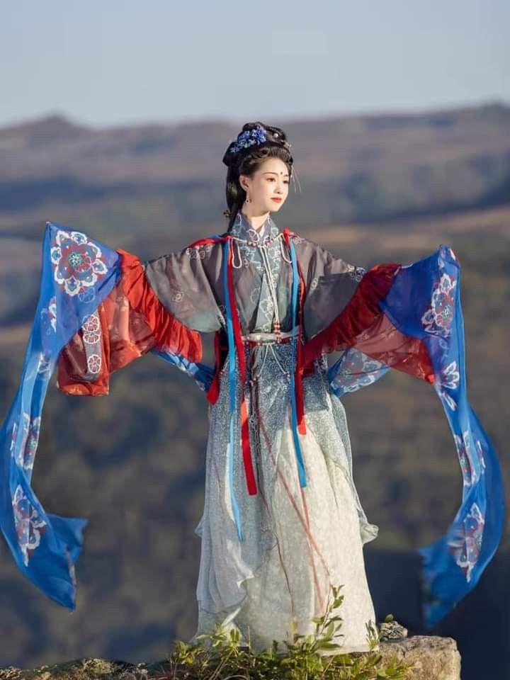 Elegance Revived:The Revival of Hanfu Culture in the Modern Era Through Yishiqihanfu