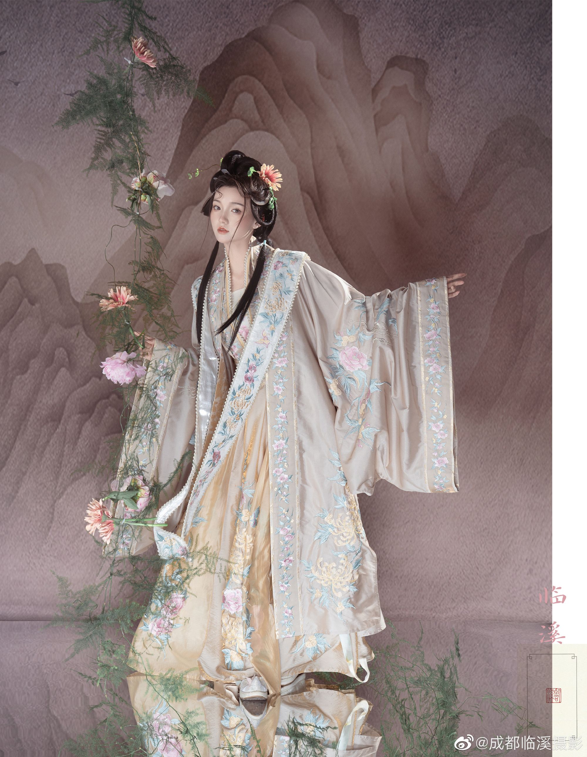 The Charm of Short-Length Cheongsam with Half-Sleeve Details