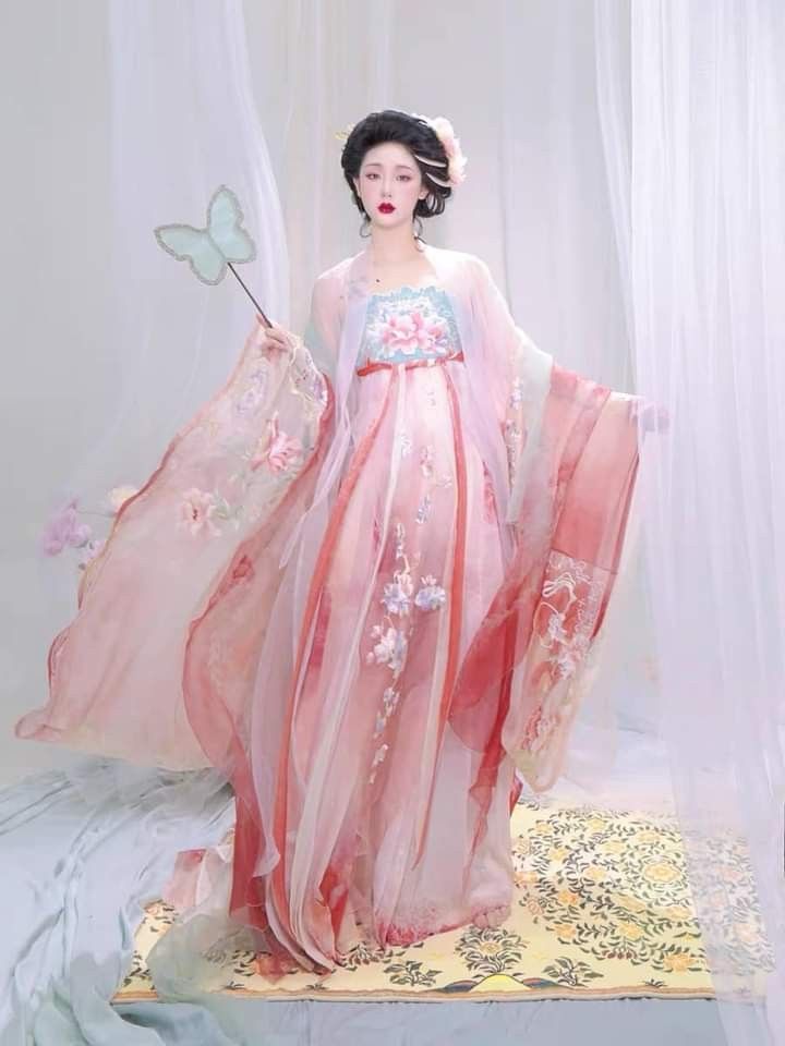 The Splendor of Cheek Makeup:Exploring the World of Hongfu Fashion with Blush妆 The Splendor of Cheek Makeup:Exploring the World of Hongfu Fashion with Blush妆