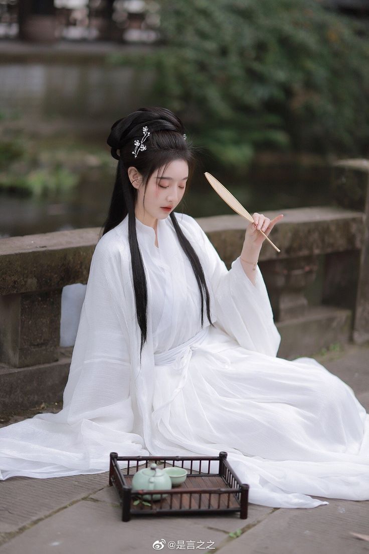 The Journey of a Warrior in Hanfu:An Exploration of Traditional Chinese Martial Arts and Fashion The Journey of a Warrior in Hanfu:An Exploration of Traditional Chinese Martial Arts and Fashion