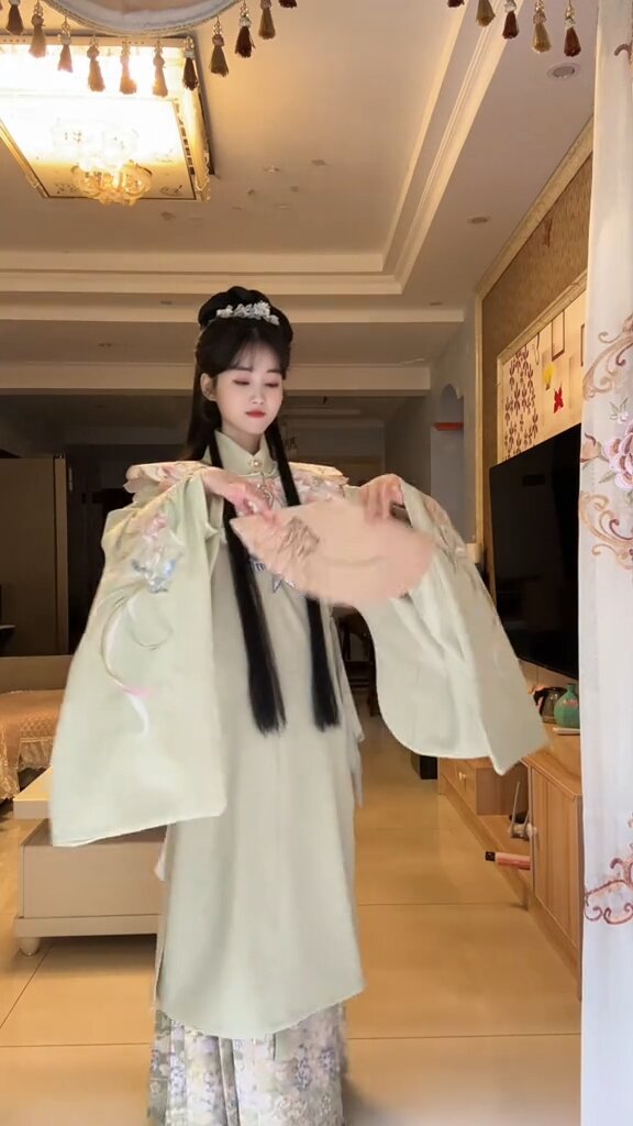 Allure of Traditional Chinese Elegance:The Charm of Hanfu Fashion Allure of Traditional Chinese Elegance:The Charm of Hanfu Fashion
