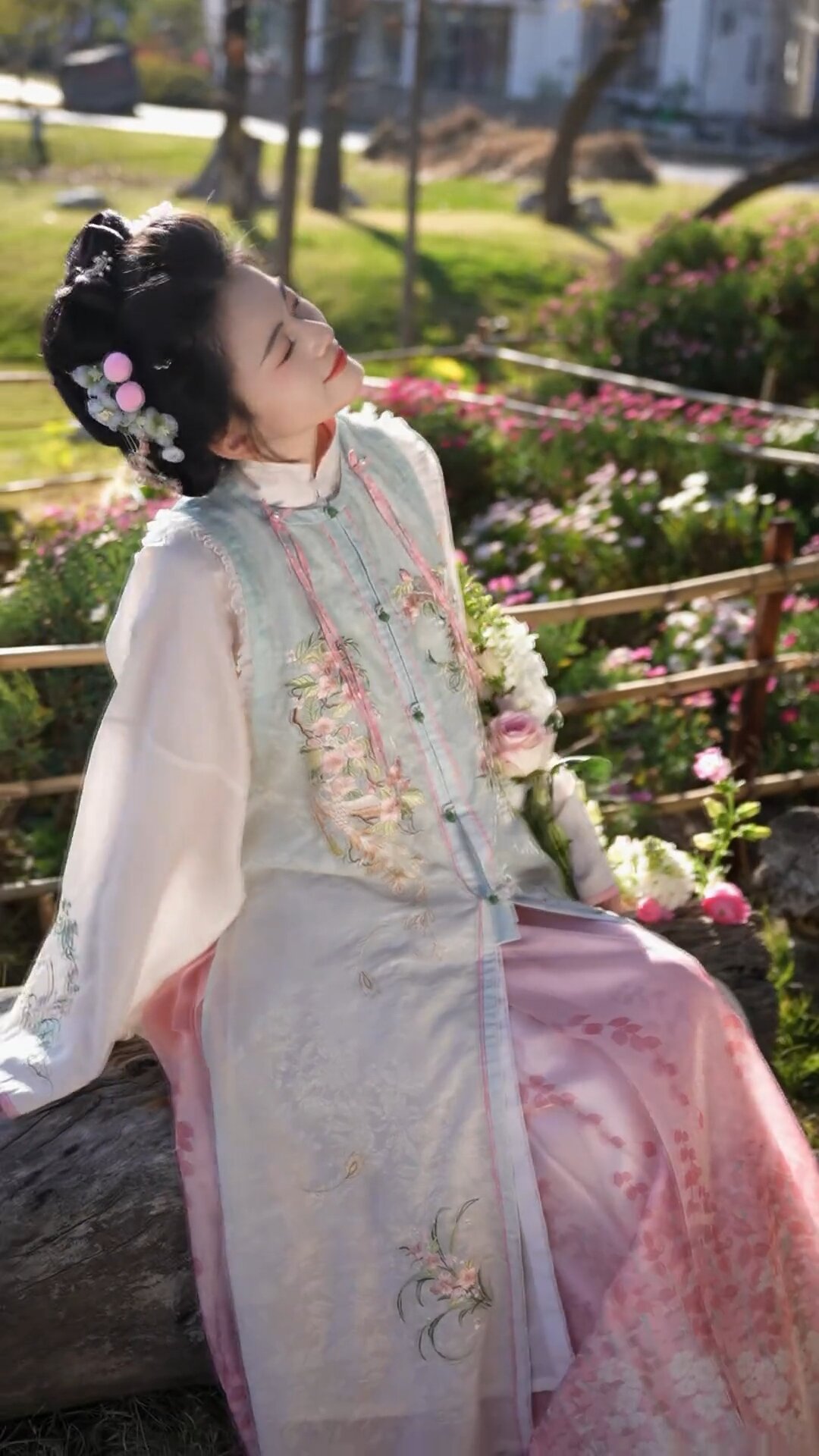 Blue Hanfu Fashion in Autumn Winter:A Blend of Elegance and Warmth Blue Hanfu Fashion in Autumn Winter:A Blend of Elegance and Warmth