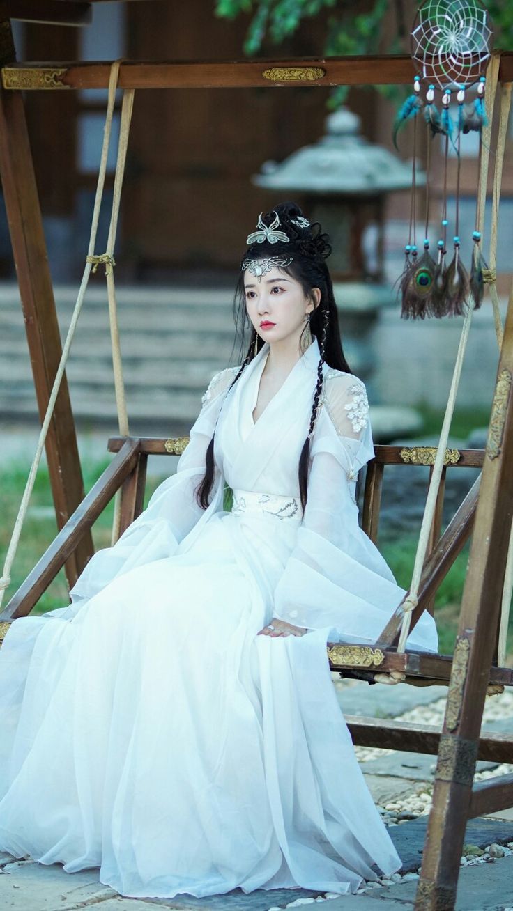 Petal-Inspired Collar and Placketed Cheongsam:A Blend of Tradition and Modernity Petal-Inspired Collar and Placketed Cheongsam:A Blend of Tradition and Modernity