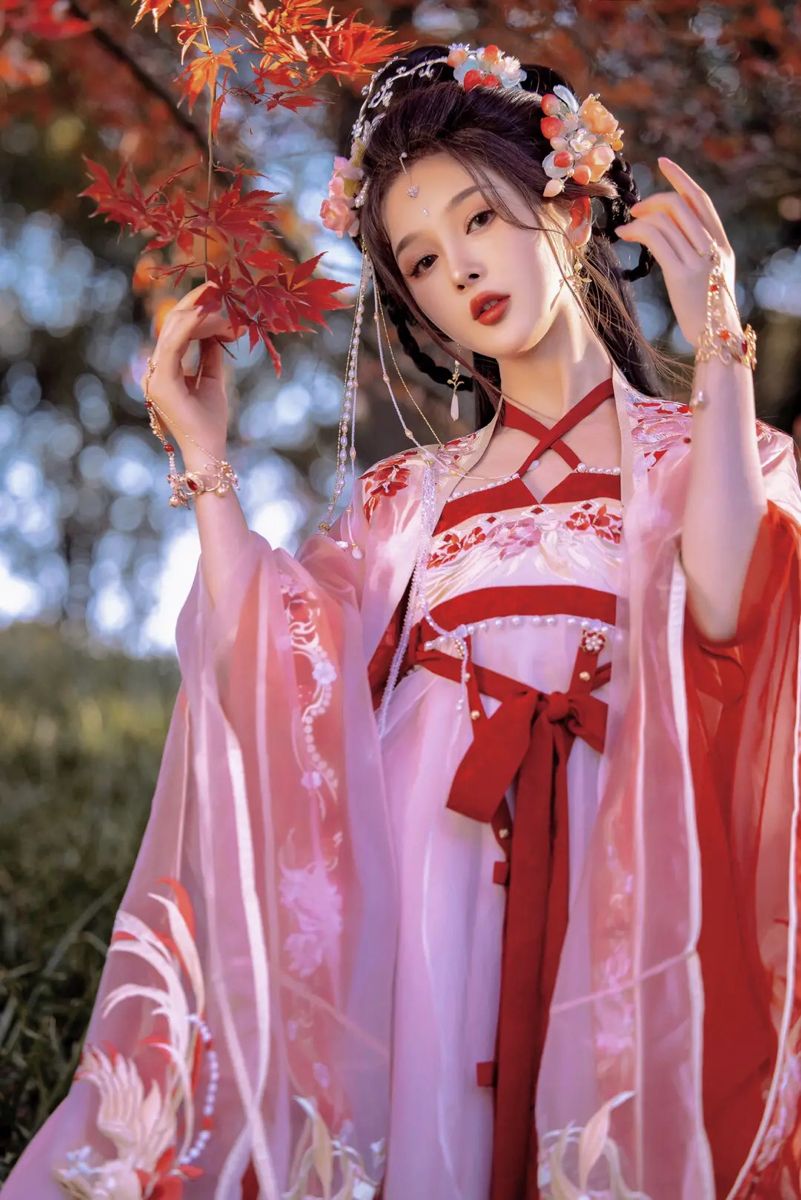 Family Portrait in Traditional Chinese Style:The Allure of Qipao for Family Attire Family Portrait in Traditional Chinese Style:The Allure of Qipao for Family Attire