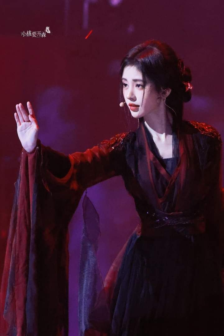 Phoenix Arrival:The Splendor of Hanfu,the Traditional Chinese Clothing Phoenix Arrival:The Splendor of Hanfu,the Traditional Chinese Clothing