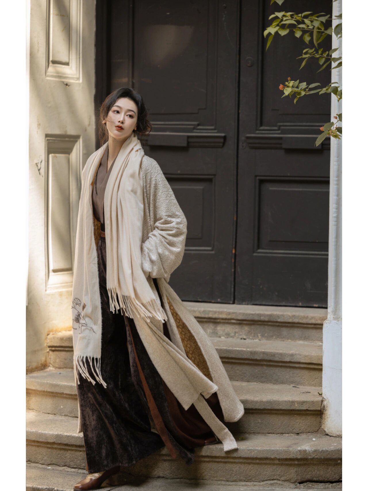 The Latest in Chinese Elegance:Qipao with Modern Jing Style