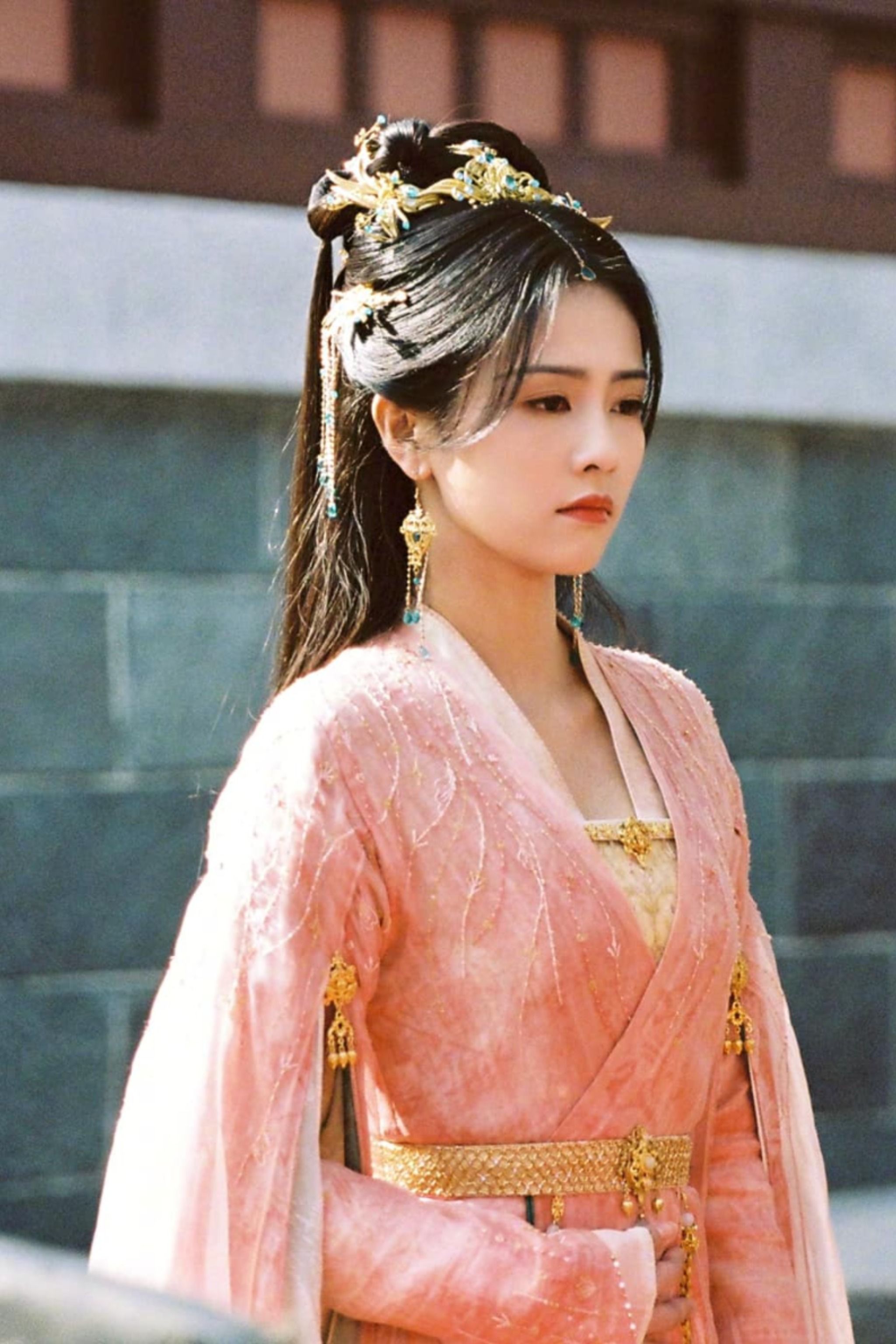 Elegant Cheongsam Cardigan:A Premier Fashion Statement in Traditional Elegance Elegant Cheongsam Cardigan:A Premier Fashion Statement in Traditional Elegance