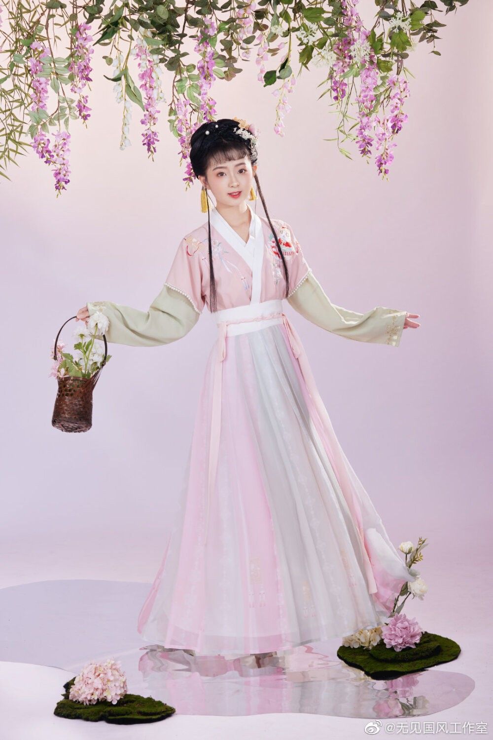 Plus-Size Cheongsam:Belly-Covering Style for the Curvier Figure