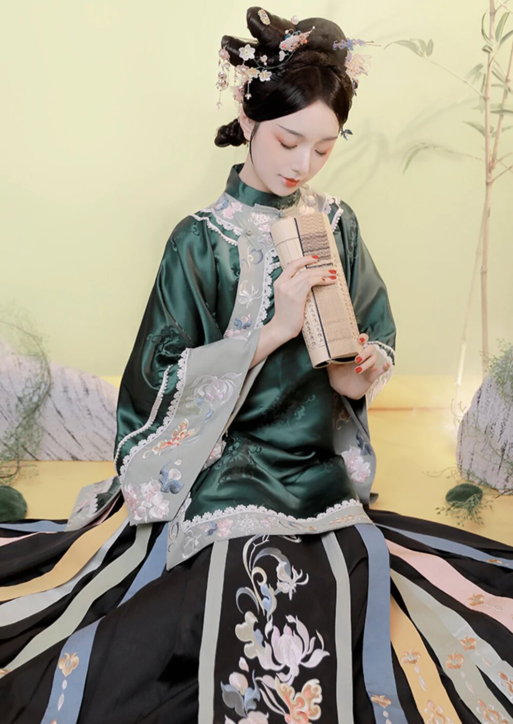 Magnificent 6-Meter Skirt with Horseface Pattern:The Splendor of Traditional Chinese Dress Magnificent 6-Meter Skirt with Horseface Pattern:The Splendor of Traditional Chinese Dress