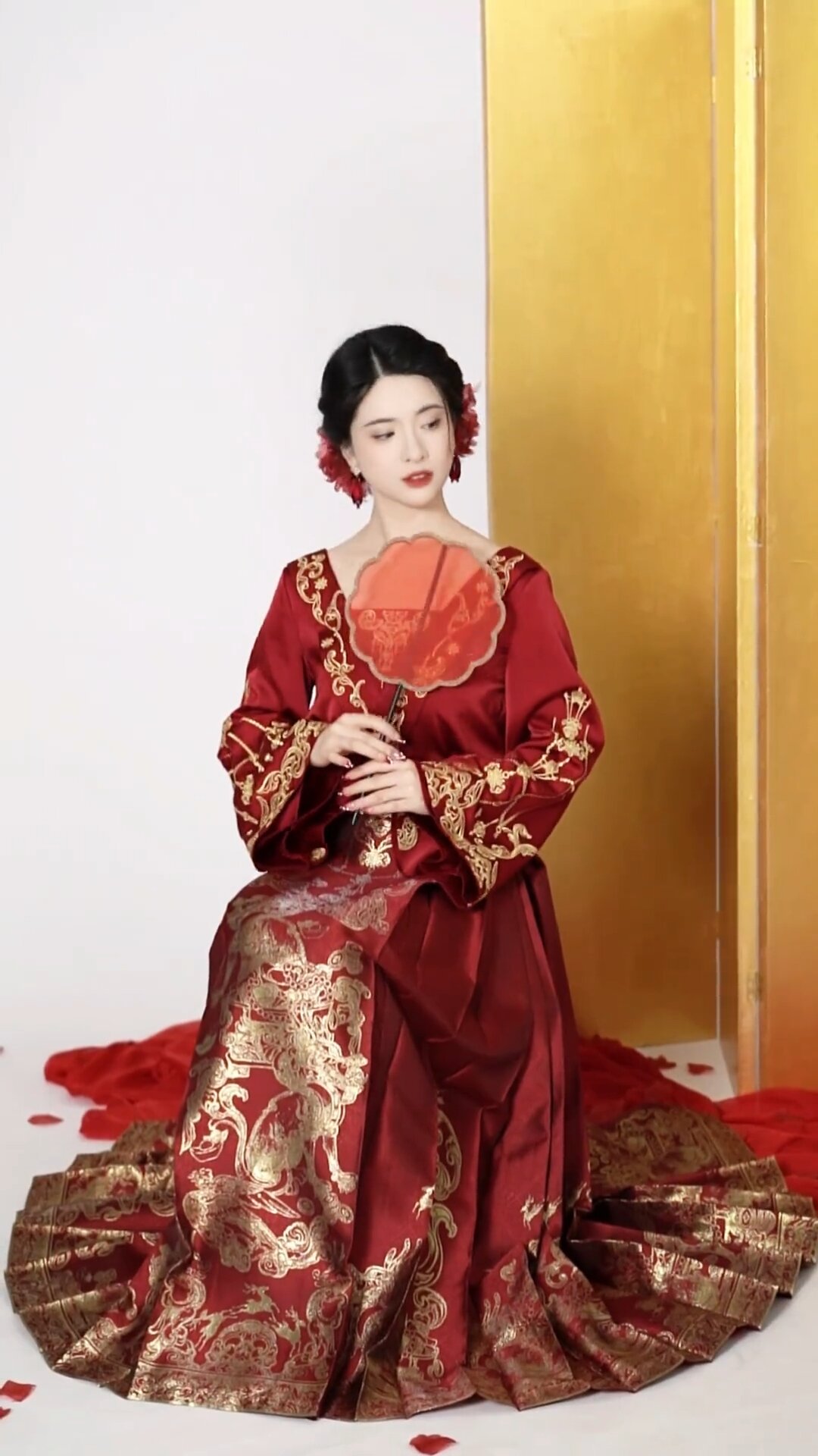 The Splendor of Huaji Hanfu:The Phoenix Seeks the Divine凰 The Splendor of Huaji Hanfu:The Phoenix Seeks the Divine凰