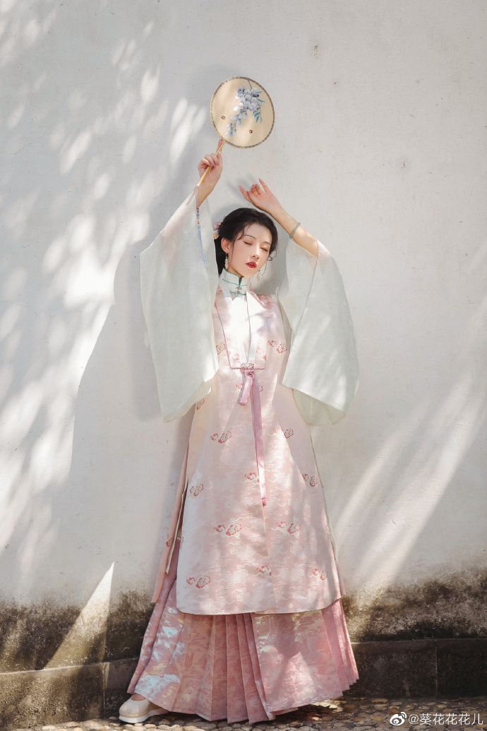 Hanfu Hair Clips:Embracing Traditional Elegance with Modern Convenience Hanfu Hair Clips:Embracing Traditional Elegance with Modern Convenience