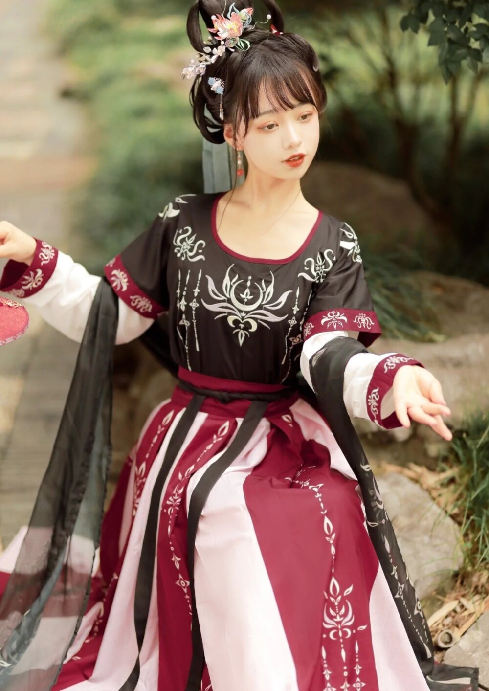 The Song of the Jade Figures in Hanfu Fashion The Song of the Jade Figures in Hanfu Fashion