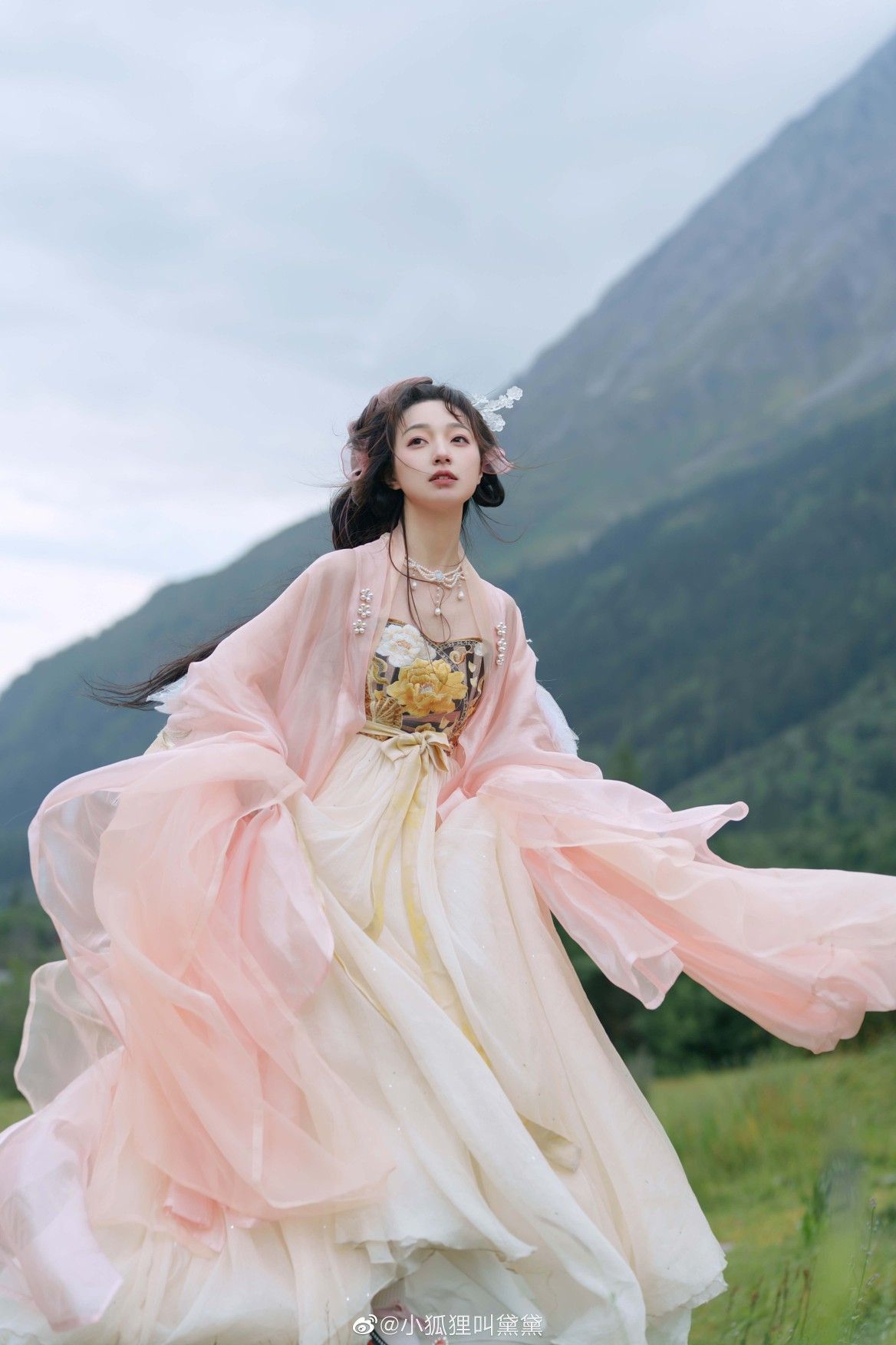Vintage Costume Drama U-Disk:A Journey Through Time in a Flash