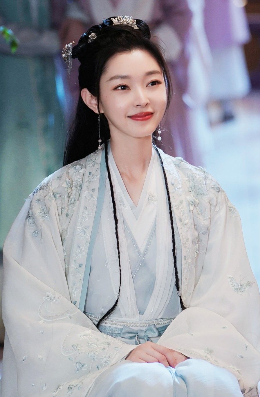 Blooming Beauty:The Original Hanfu Journey of Flower Goddess Chronicles