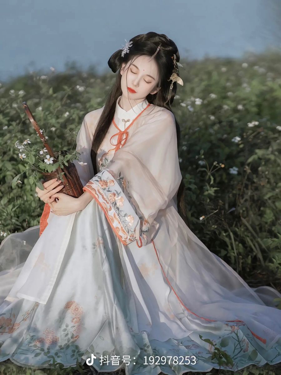 Summer 2024 Girls Hanfu Costume Set A Preview of the Newest Trends Summer 2024 Girls Hanfu Costume Set A Preview of the Newest Trends