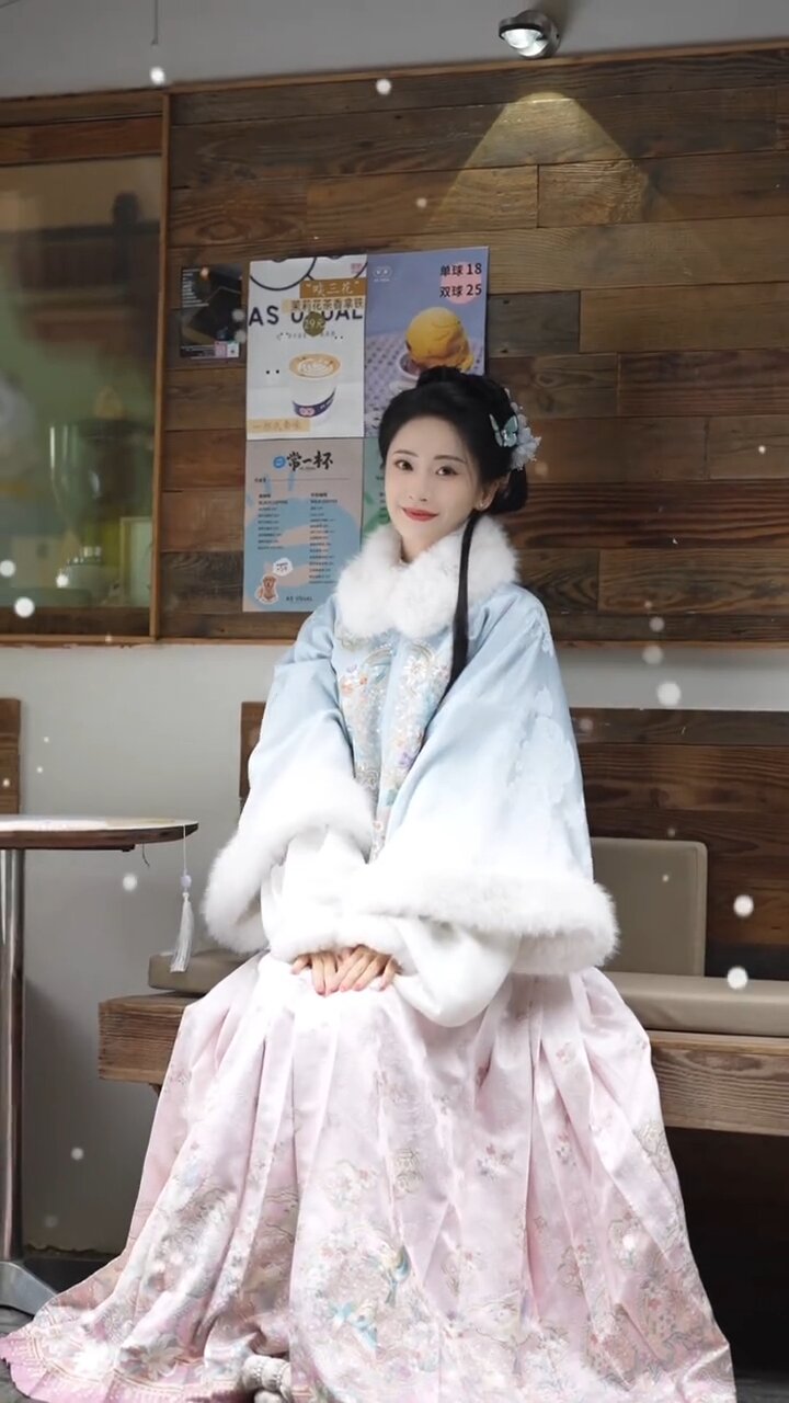 Summer Skirts and Traditional Hanfu for Girls:A Blend of Modern Elegance and Ancient Charm