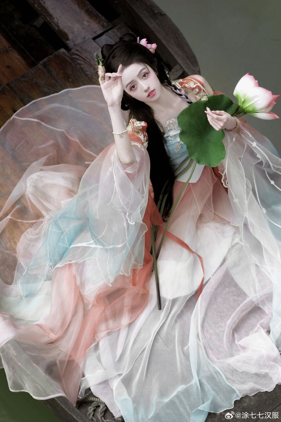 The Splendor of Hanfu:Tang-Style Qiyao Robes in Ancient China The Splendor of Hanfu:Tang-Style Qiyao Robes in Ancient China