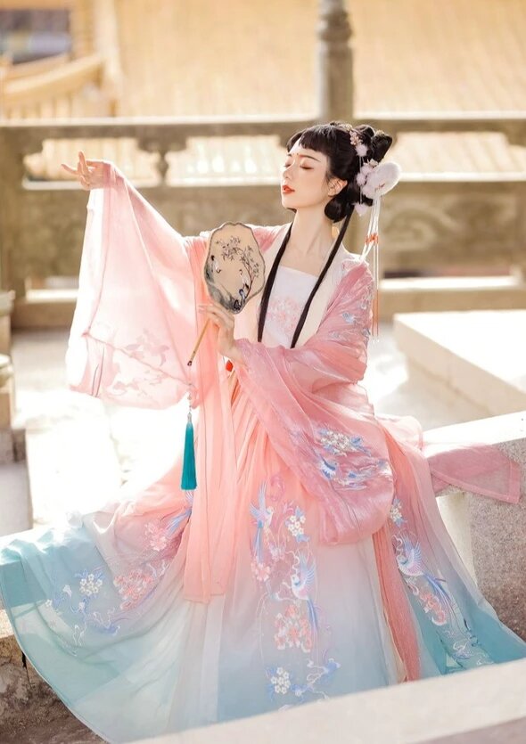 The Evolution of Traditional Chinese Style Cheongsam Dance Costumes