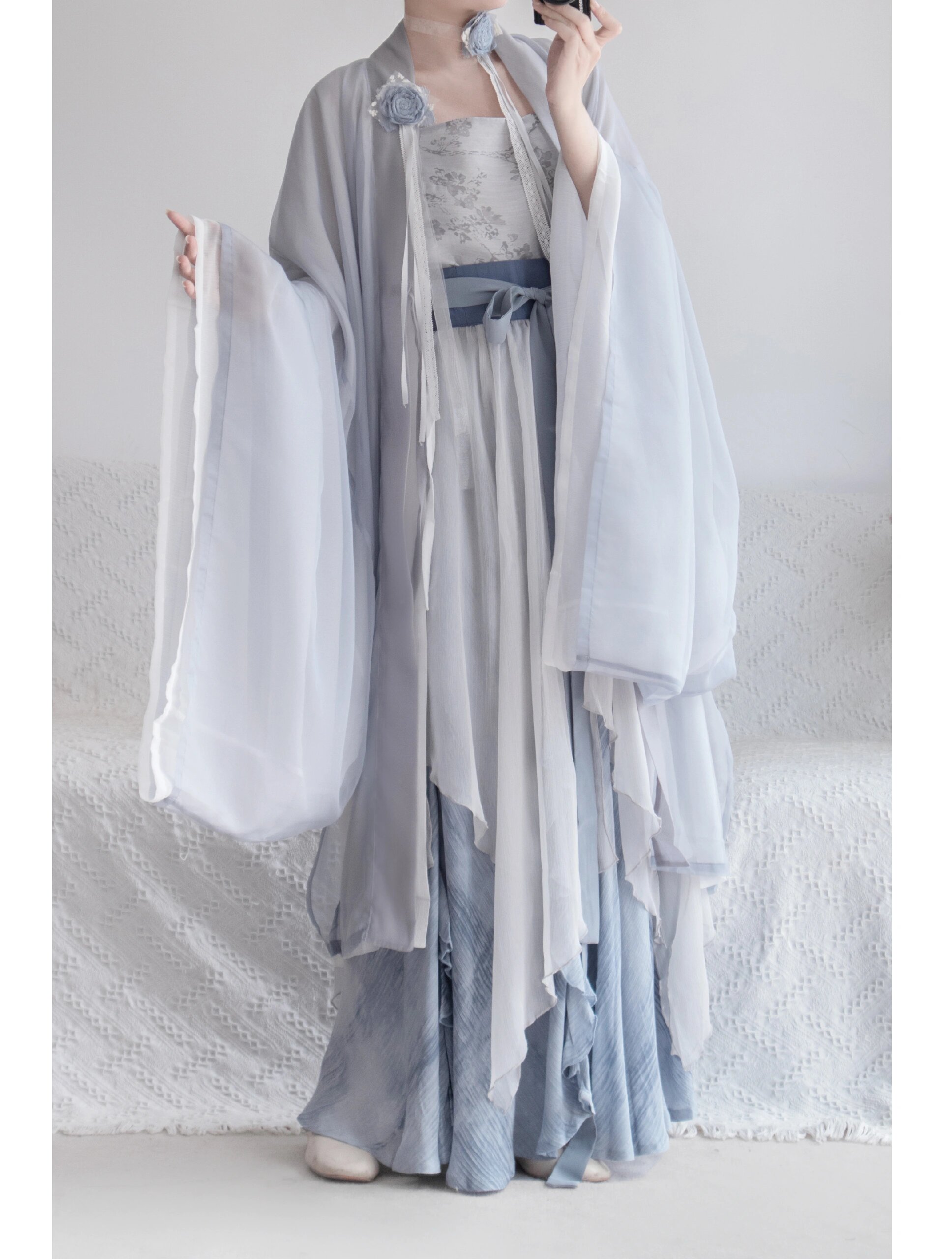 The Splendor of Hanfu in the Northern and Southern Dynasties:A 12-Meter Journey Through Time