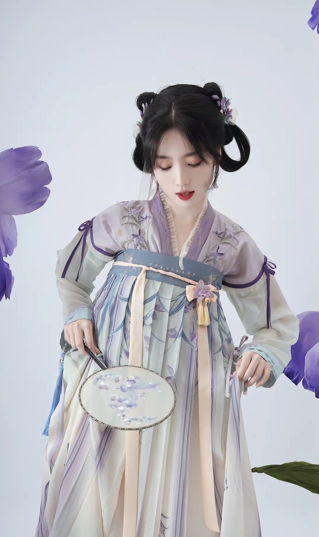 Embracing Modernity in Traditional Style:The Evolution of Mini-Sized Chinese-Style Qipao