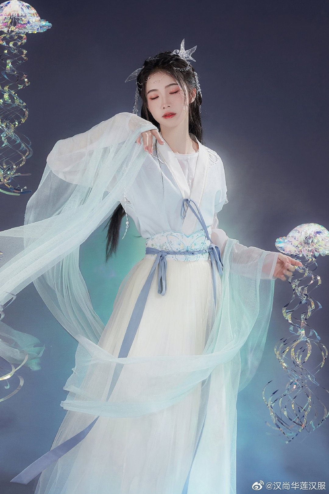 The Allure of Traditional Chinese Cheongsam:Silk and the Republic Era Revival