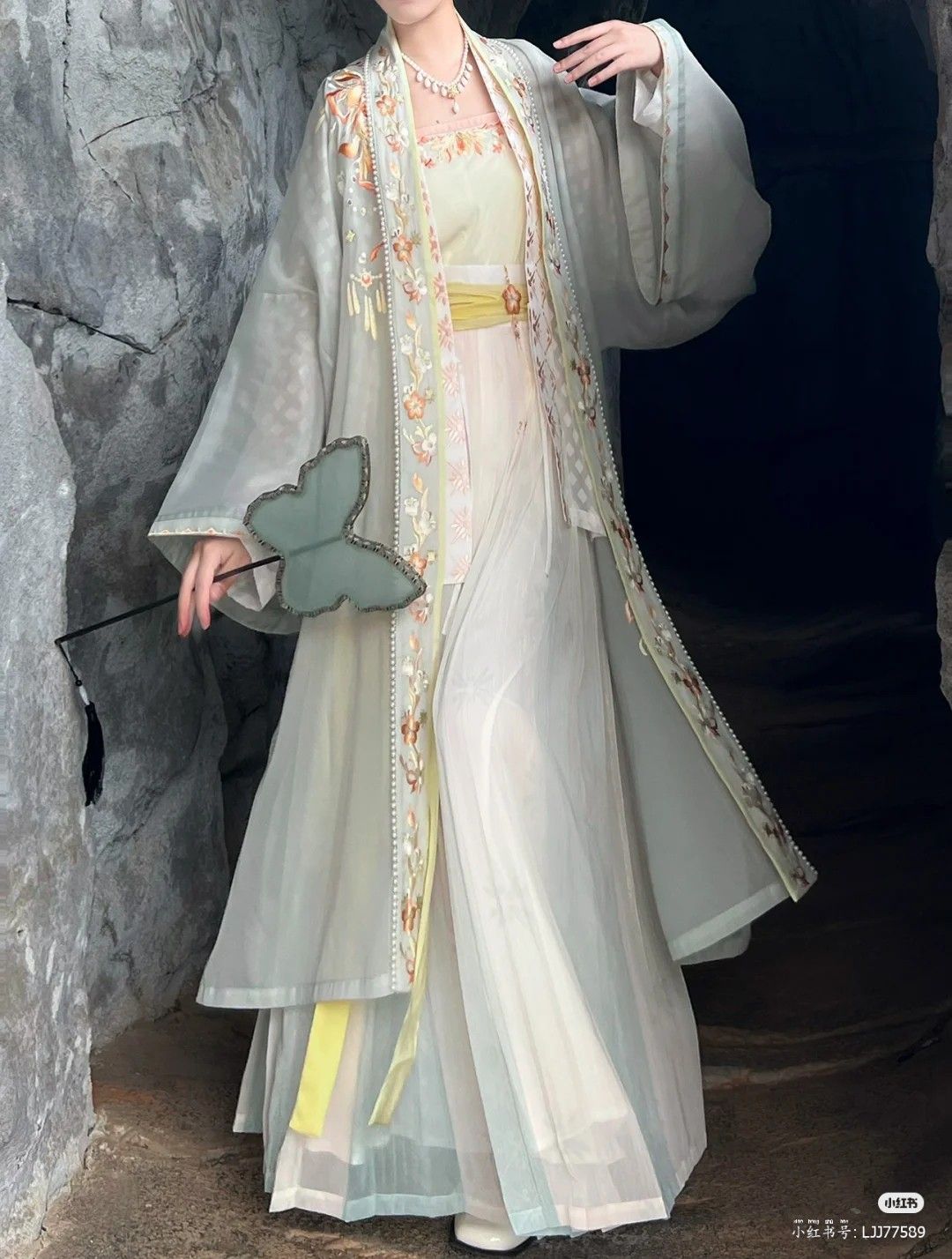 The Splendor of Ming Dynasty Hanfu Robe:A Closer Look into Traditional Chinese Elegance The Splendor of Ming Dynasty Hanfu Robe:A Closer Look into Traditional Chinese Elegance