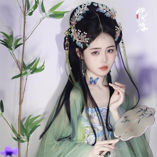 The Splendor of Green Skirts in Traditional Hanfu Fashion The Splendor of Green Skirts in Traditional Hanfu Fashion