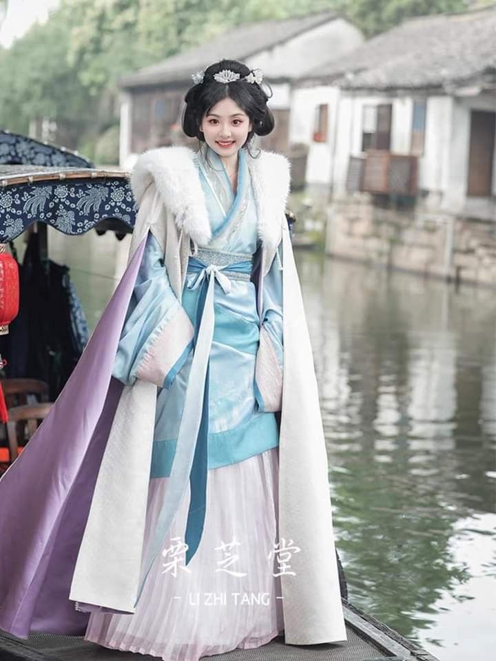 Poetic Elegance:Presenting the Artistic Qipao of Li Bai Poetic Elegance:Presenting the Artistic Qipao of Li Bai