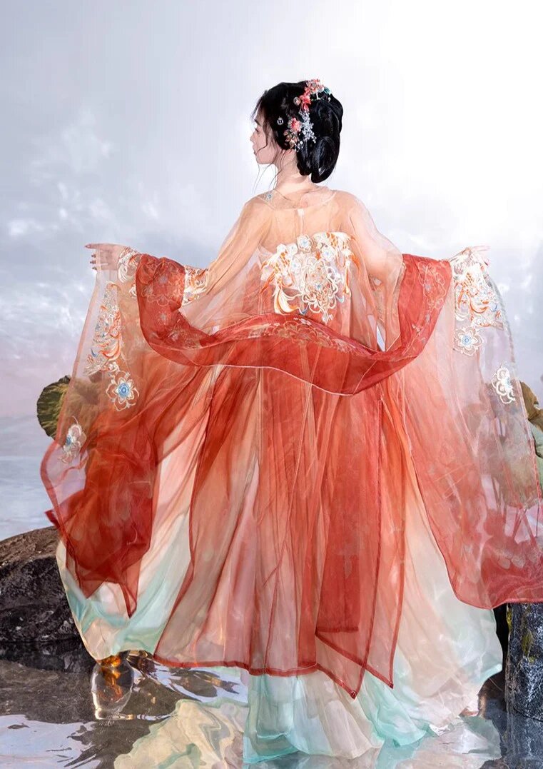The Enchanting Beauty of Hanfu Costumes:A Short Tale of a Fairy-like Woman in Ancient Style The Enchanting Beauty of Hanfu Costumes:A Short Tale of a Fairy-like Woman in Ancient Style