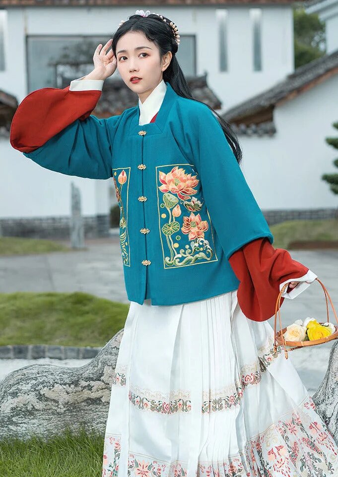 The Splendor of Yellow Hanfu in the Style of the Jin Dynasty