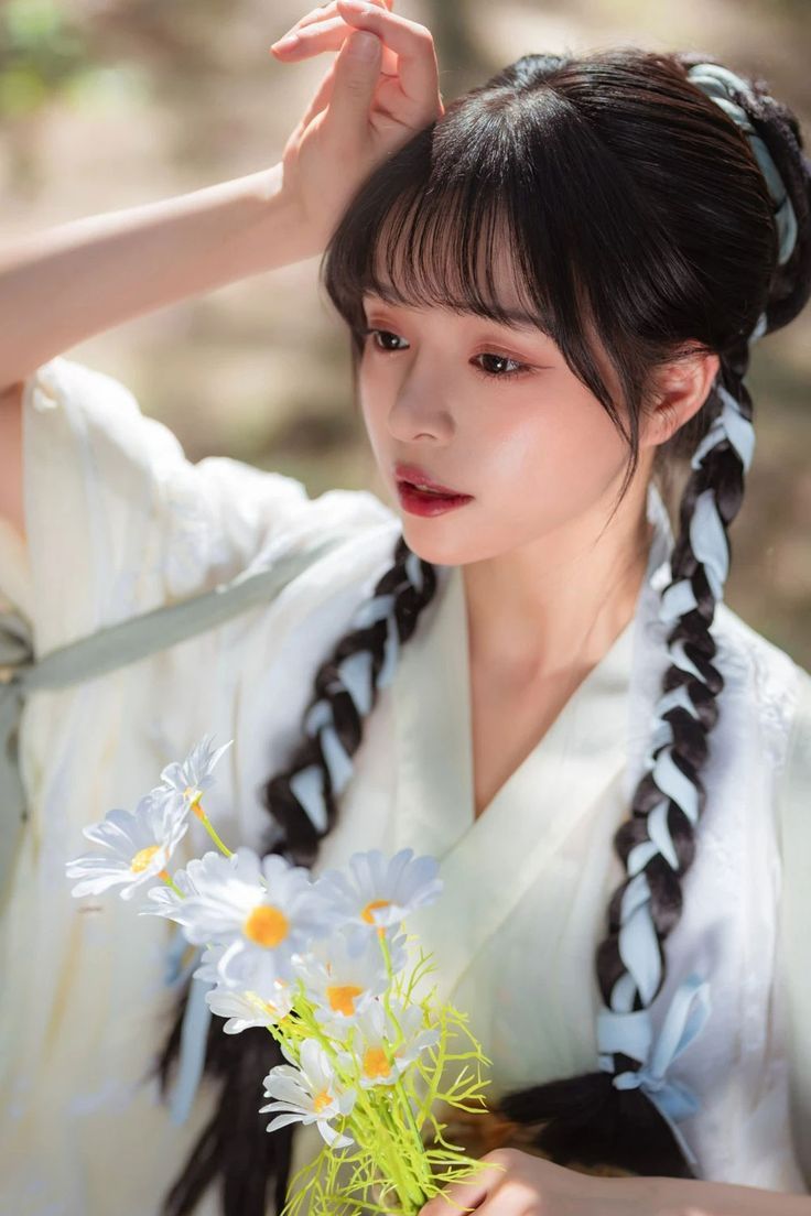 The Revival of Qipaos and Cheongsam Skirts:A Blend of Traditional Elegance and Modern Fashion The Revival of Qipaos and Cheongsam Skirts:A Blend of Traditional Elegance and Modern Fashion