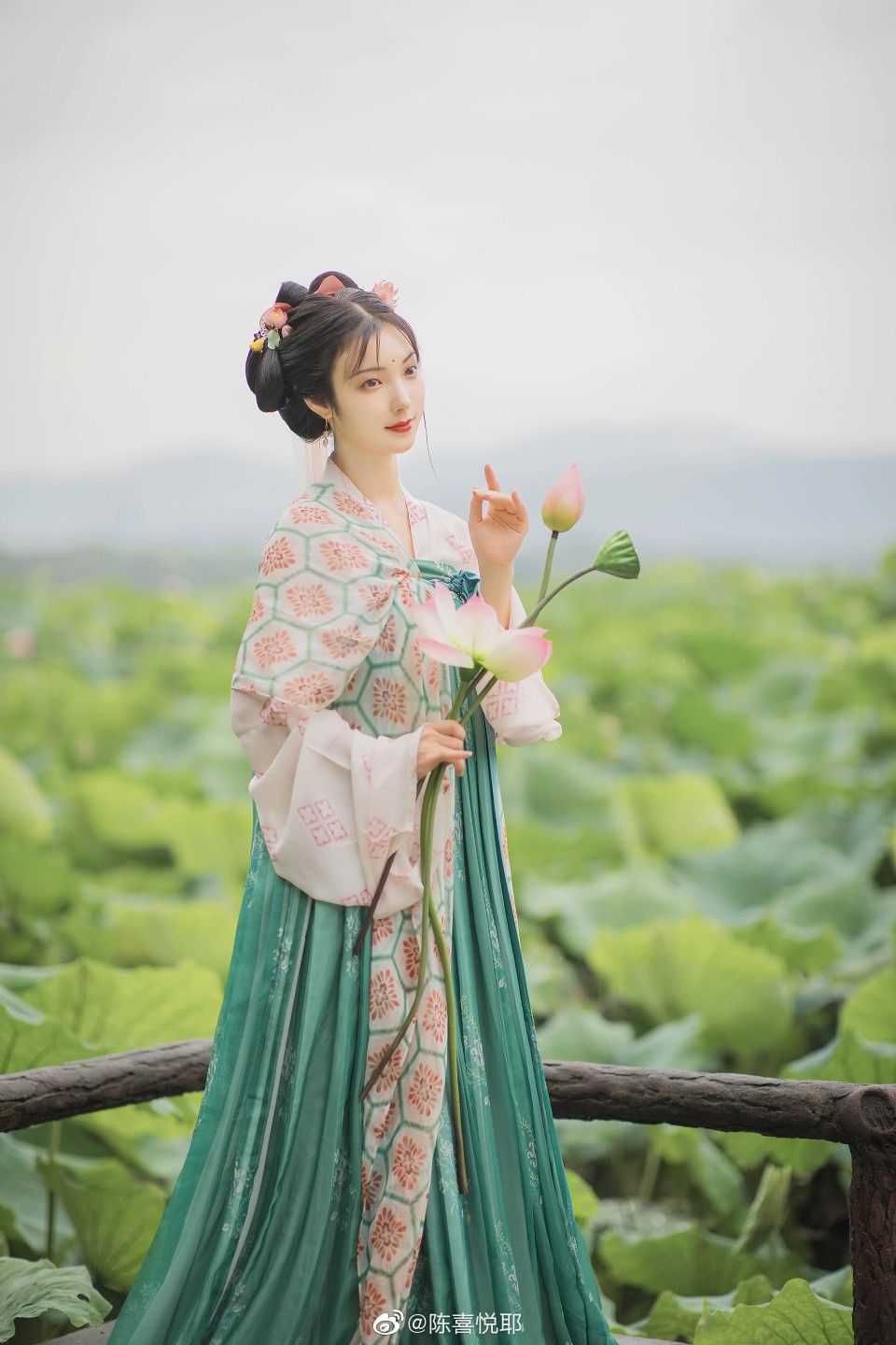 The Rise of Hanfu Hair Buns in the Wei and Jin Eras:A Journey into Traditional Beauty The Rise of Hanfu Hair Buns in the Wei and Jin Eras:A Journey into Traditional Beauty