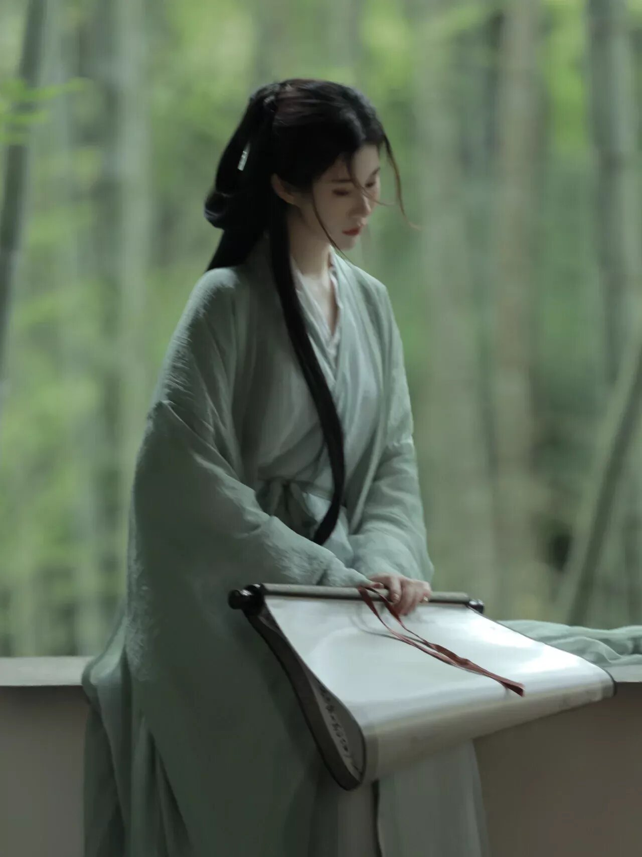White Tea Camellia and Traditional Chinese Clothing:A Cultural Blend