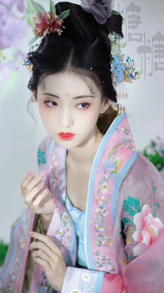 The Enchanting Charm of Xiangyunsha Hanfu A Traditional Chinese Beauty The Enchanting Charm of Xiangyunsha Hanfu A Traditional Chinese Beauty