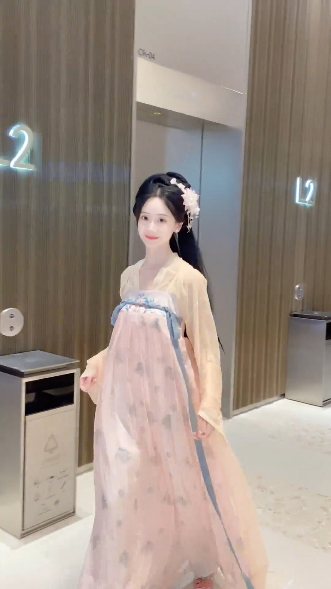 Red Knitwear Cardigan Paired with Cheongsam:A Fashionable Fusion of Traditional and Modern Elegance Red Knitwear Cardigan Paired with Cheongsam:A Fashionable Fusion of Traditional and Modern Elegance