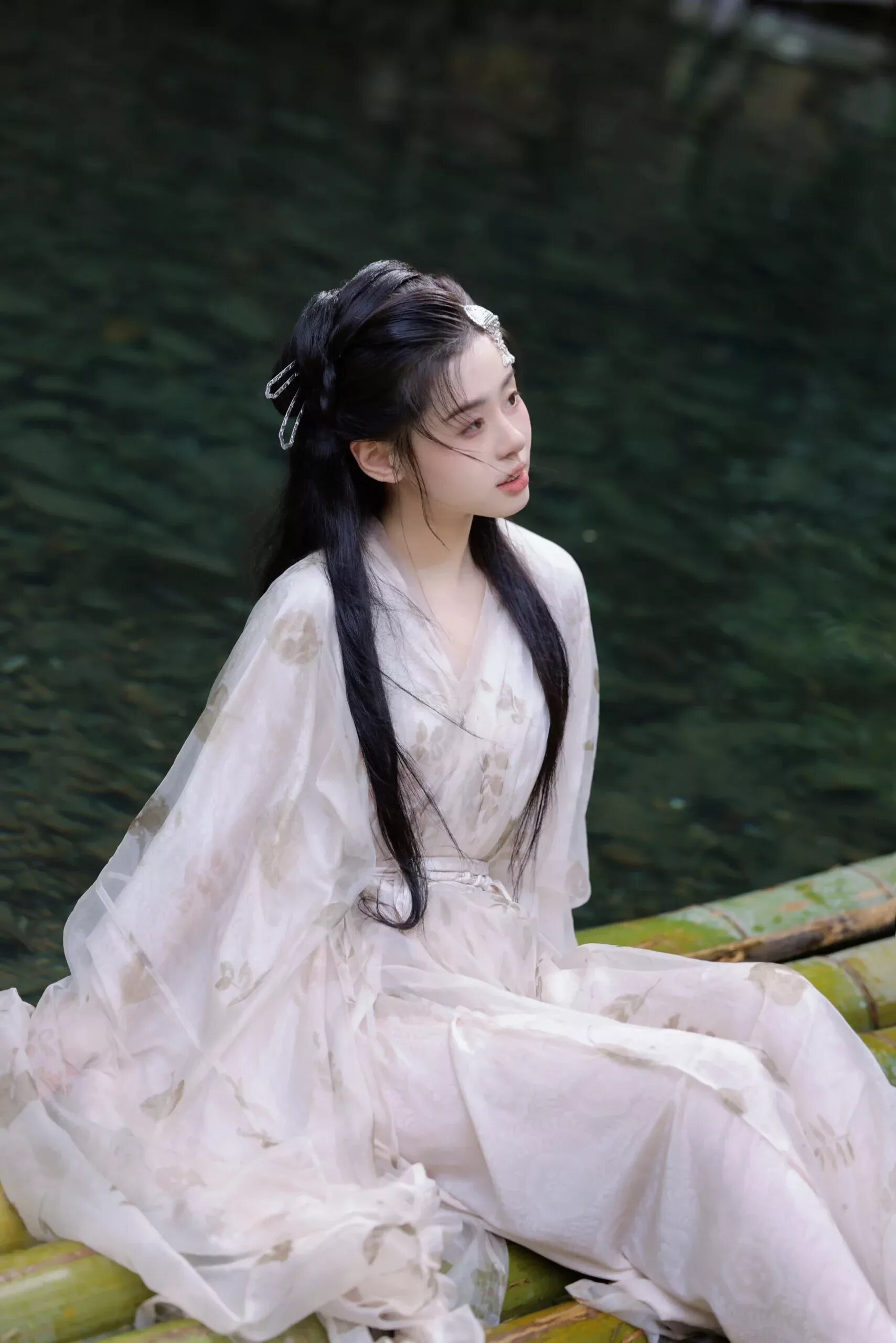 Peach Rabbit Princess:The Elegance of Hanfu in Modern Times