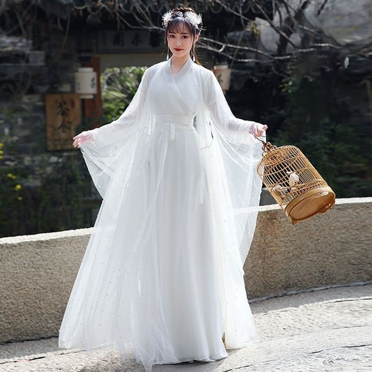 The 10-Year-Old Hanfu Girl and the Twelve Zodiac Signs:An Insight into Her Unique Personalities
