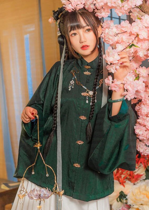 The Splendor of Xiangyunsha Embroidery on a Horseface Skirt